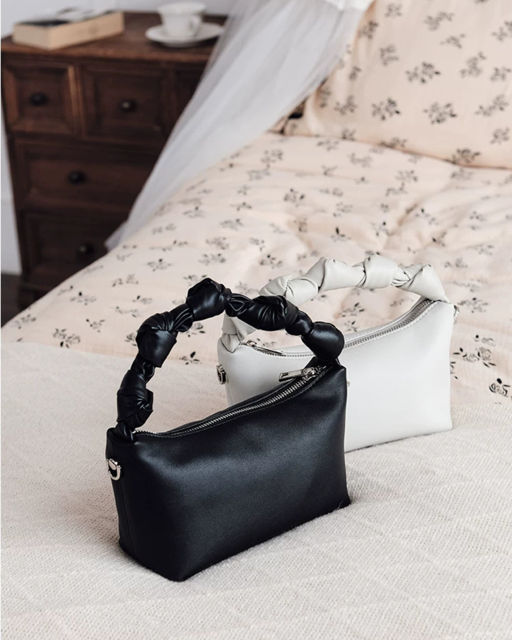 Knot Voluminous Handbag CCU0003