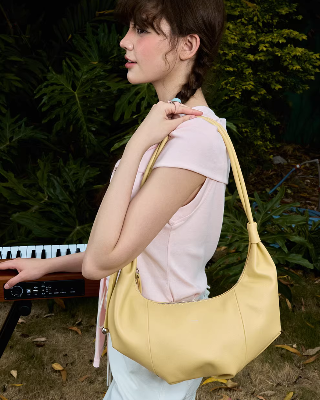 Half Moon Leather Bag MUV0057